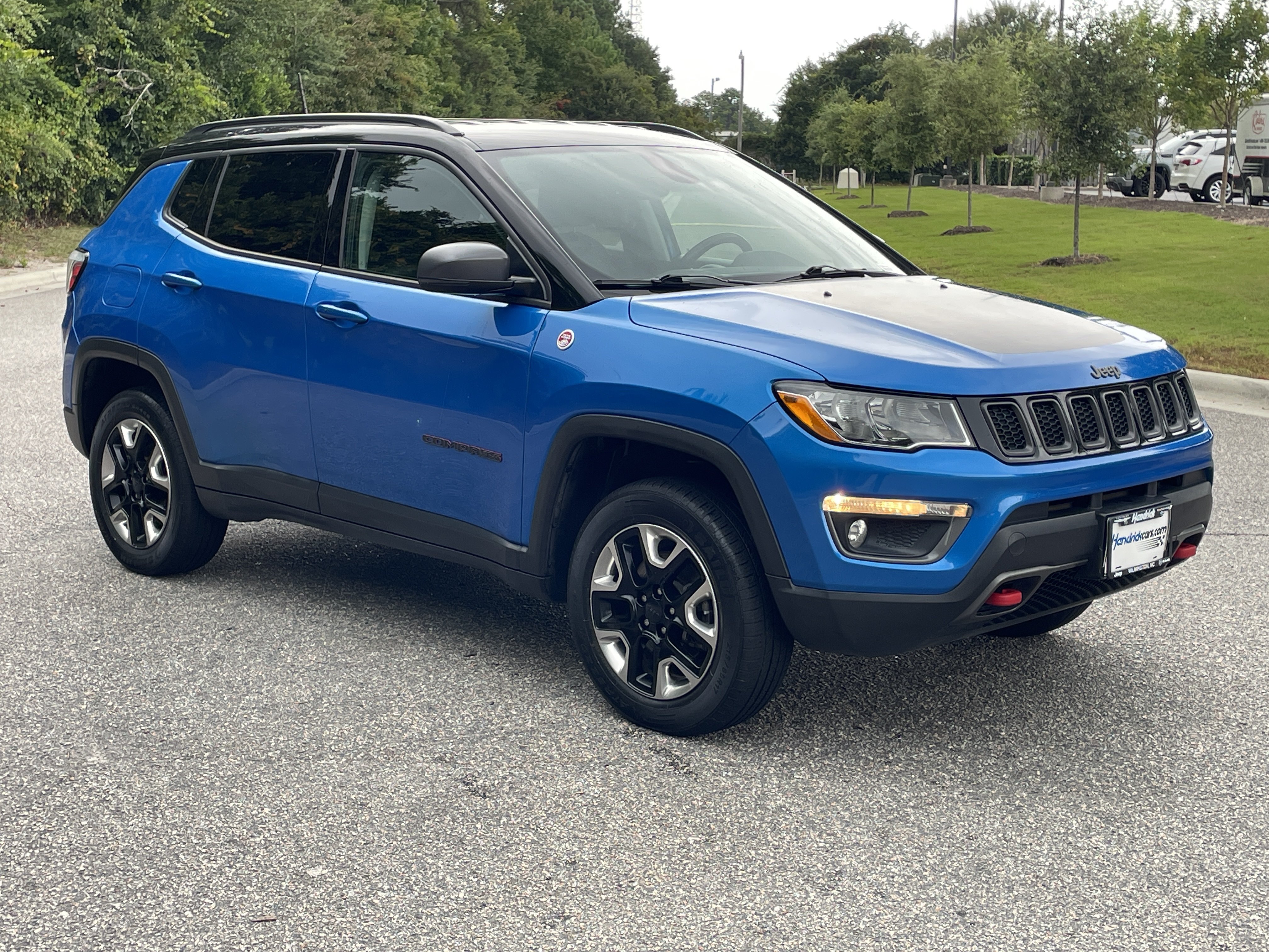 Used 2017 Jeep Compass Trailhawk w/ Popular Equipment Group AWD/4WD image 2