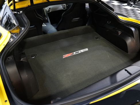 Used 2017 Chevrolet Corvette Z06 w/ Z07 Performance Package RWD image 43