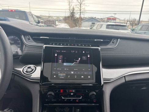 Used 2023 Jeep Grand Cherokee Altitude image 22