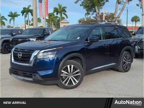 Used 2025 Nissan Pathfinder Platinum w/ Cargo Package image 1