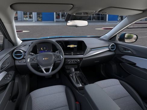 New 2026 Chevrolet Trax LT w/ Driver Confidence Package FWD image 16