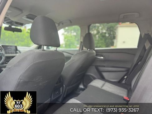 Used 2024 Nissan Rogue SV image 11