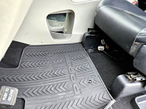 Used 2019 Dodge Grand Caravan SXT image 15