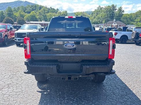 Used 2023 Ford F250 Lariat w/ Lariat Ultimate Package AWD/4WD image 6
