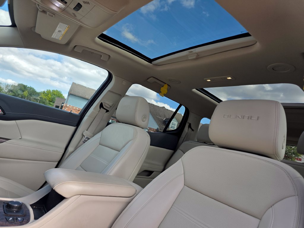 Used 2021 GMC Acadia Denali w/ Denali Ultimate Package AWD/4WD image 8