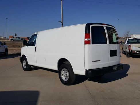 Used 2022 Chevrolet Express 2500 w/ Driver Convenience Package RWD image 9