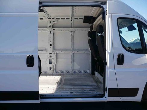 Used 2025 RAM ProMaster 2500 w/ Convenience Group FWD image 16