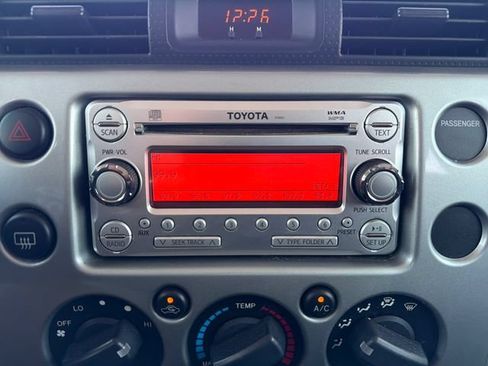 Used 2011 Toyota FJ Cruiser 4WD w/ Convenience Pkg image 12