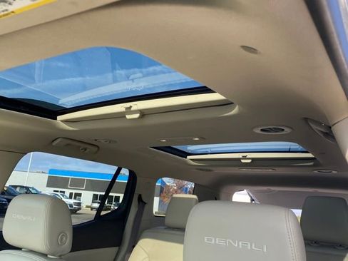 Certified 2019 GMC Acadia Denali w/ Technology Package image 16