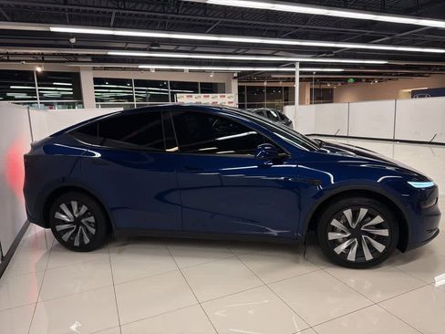 Used 2026 Tesla Model Y AWD image 15