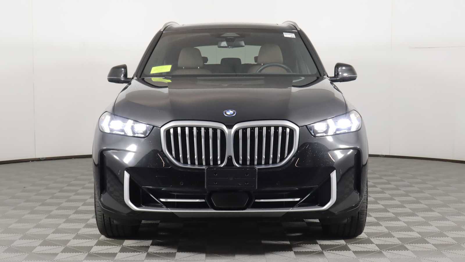 Used 2025 BMW X5 xDrive50e w/ Premium Package AWD/4WD image 2