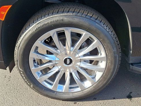 Certified 2024 Cadillac Escalade Premium Luxury image 10