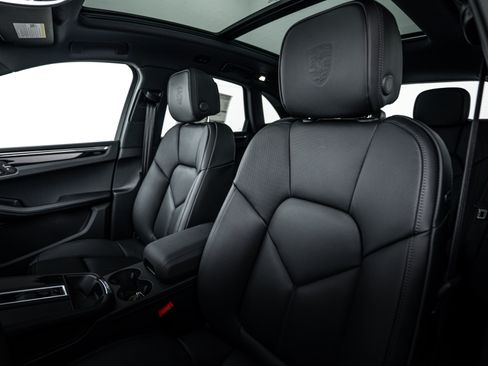 Certified 2026 Porsche Macan AWD/4WD image 19