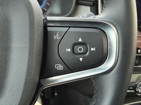 Certified 2025 Volvo XC40 B5 Core image 19