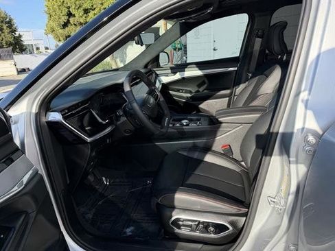 Used 2024 Jeep Wagoneer Launch Edition image 15