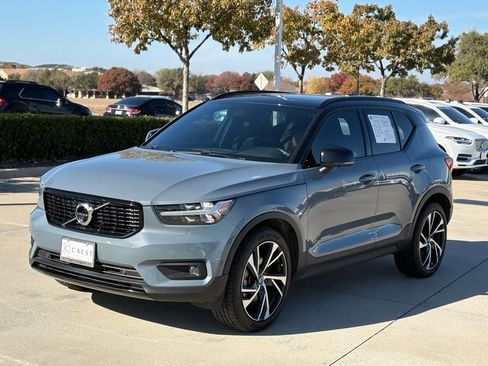 Certified 2022 Volvo XC40 T5 R-Design w/ Advanced Package image 3
