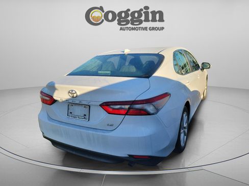 Used 2022 Toyota Camry LE image 5