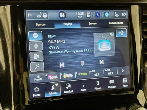 Used 2024 RAM 1500 Laramie image 13