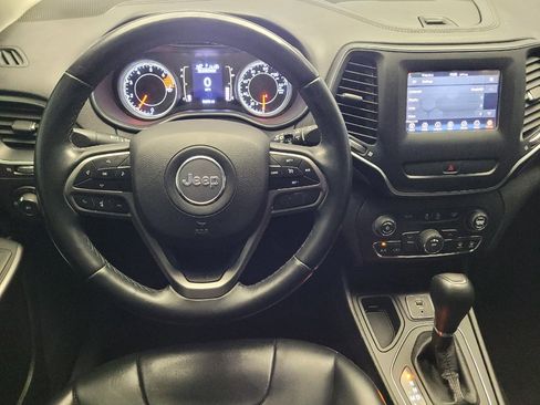 Used 2019 Jeep Cherokee Latitude Plus FWD image 22