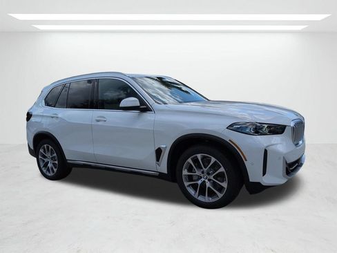 New 2026 BMW X5 xDrive40i w/ Premium Package AWD/4WD image 2