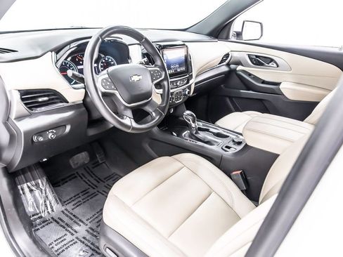 Used 2022 Chevrolet Traverse LT FWD image 27