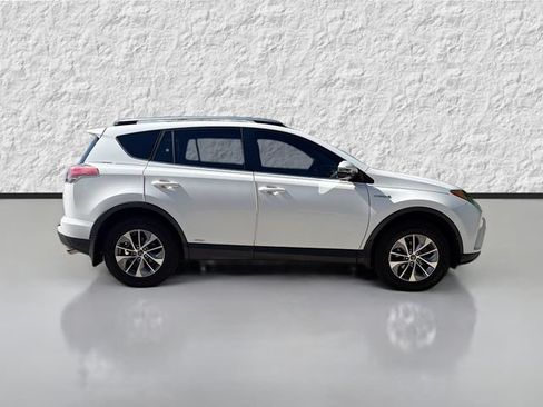 Used 2018 Toyota RAV4 XLE w/ Convenience Package AWD/4WD image 2