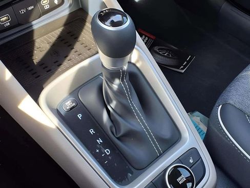 New 2025 Hyundai Venue Limited image 16