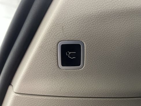 Used 2019 Chrysler Pacifica Touring-L FWD image 30