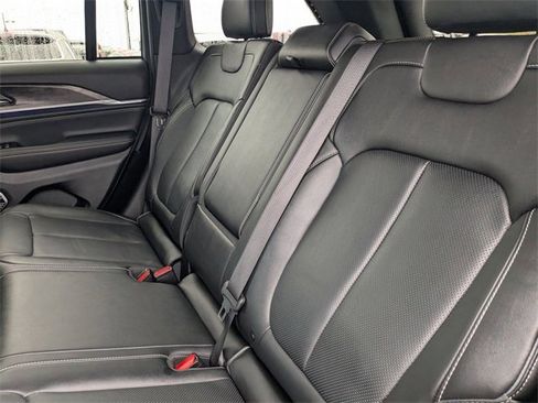 Used 2022 Jeep Grand Cherokee Overland image 28