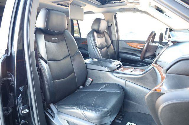 Used 2015 Cadillac Escalade Luxury AWD/4WD image 26
