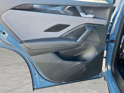 New 2025 Volkswagen Tiguan SE image 24