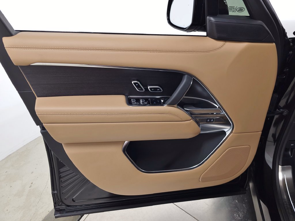 Used 2026 Land Rover Range Rover SE AWD/4WD image 15