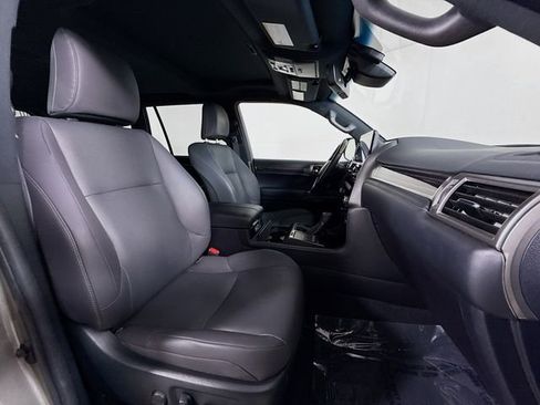 Used 2023 Lexus GX 460 Premium w/ Accessory Package image 30