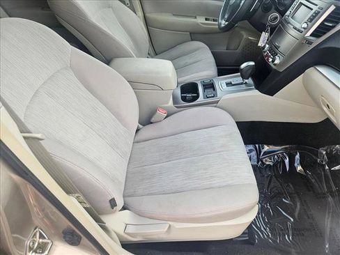 Used 2014 Subaru Outback 2.5i Premium w/ Accessory Value Package (OY1) image 18
