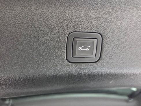 Used 2024 GMC Yukon XL Denali RWD image 13