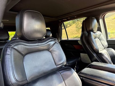 Used 2021 Lincoln Navigator L Reserve AWD/4WD image 32