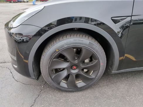 Used 2022 Tesla Model Y Long Range AWD/4WD image 12