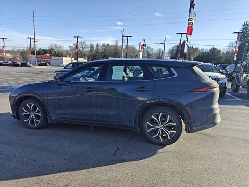 Used 2025 Toyota Crown Signia image 3