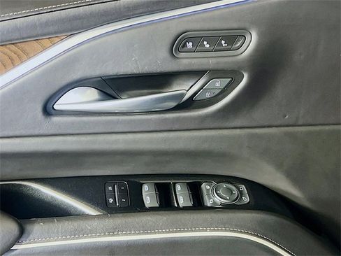 Used 2023 Cadillac Escalade ESV Sport Platinum image 11