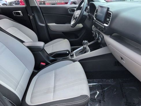 Used 2025 Hyundai Venue SEL FWD image 30