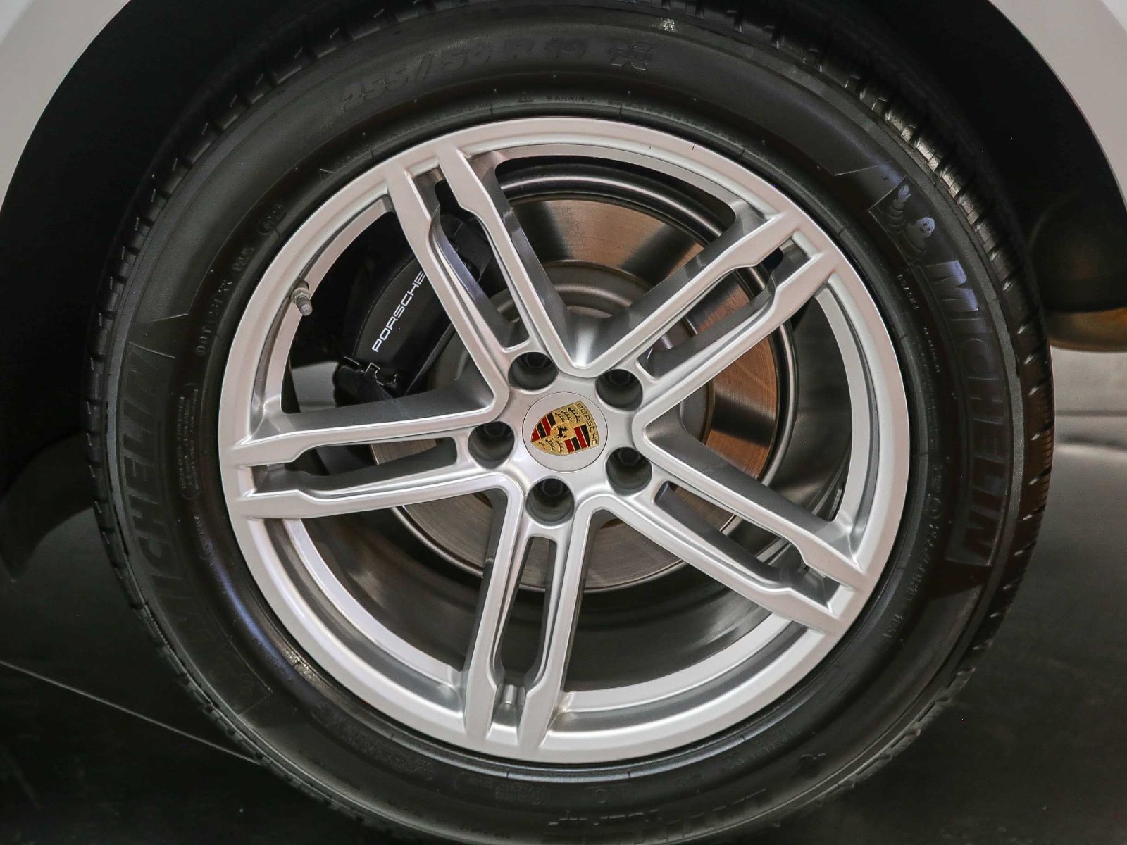 Certified 2023 Porsche Macan AWD/4WD image 14