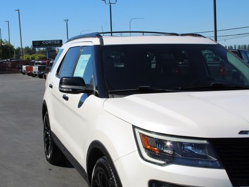 Used 2019 Ford Explorer Sport w/ Equipment Group 401A AWD/4WD image 9