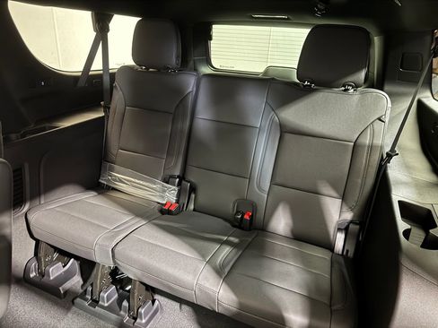 New 2026 Chevrolet Suburban Z71 AWD/4WD image 13