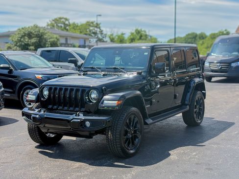 Used 2022 Jeep Wrangler Unlimited Sahara AWD/4WD image 6