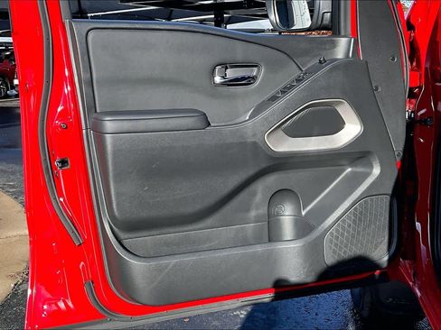 Used 2024 Nissan Frontier SV w/ SV Convenience Package image 21