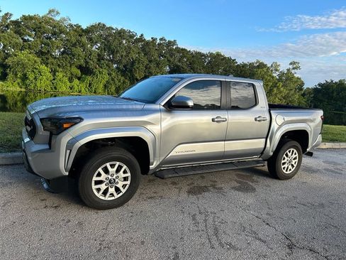 Certified 2024 Toyota Tacoma SR5 w/ SR5 Upgrade Package AWD/4WD image 2
