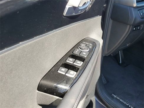 Used 2019 Kia Sorento SX image 17