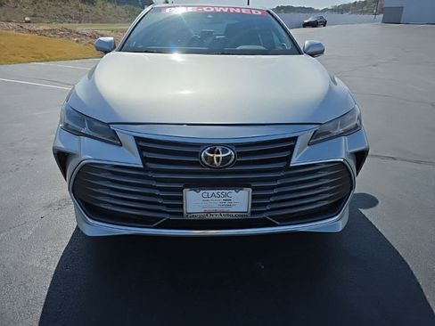 Used 2022 Toyota Avalon Limited image 8