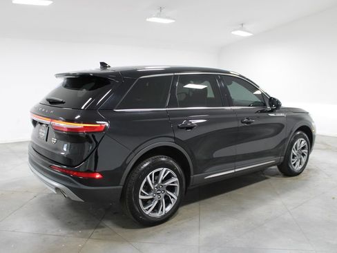 Used 2024 Lincoln Corsair AWD image 9