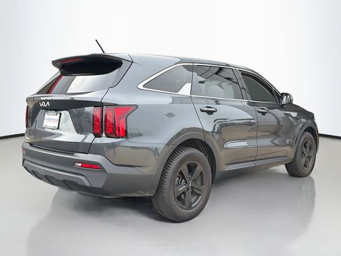 Used 2023 Kia Sorento LX FWD image 2